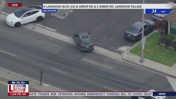 L.A. stolen-car chase ends with foot-pursuit arrest