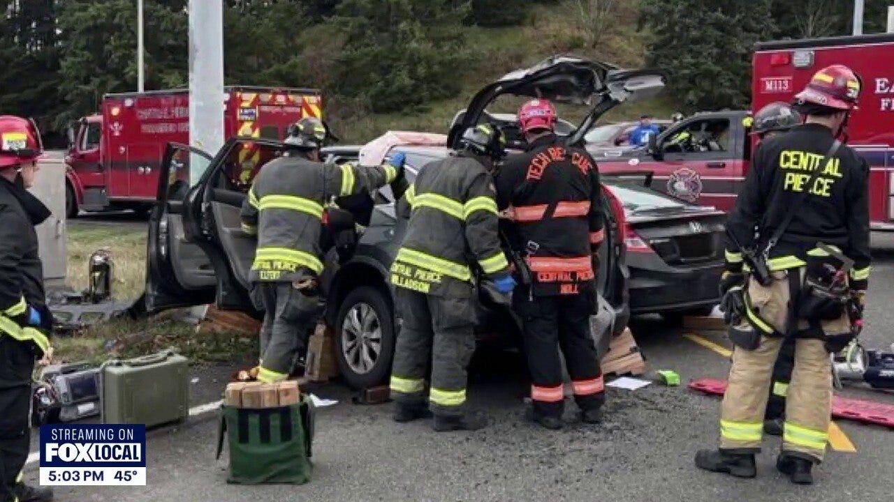 Police: Child hospitalized after suspect vehicle runs red light in Puyallup, WA