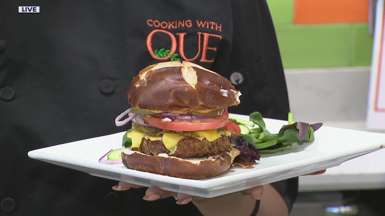 Meatless Monday: Caramelized Leeks and Veggie Burger