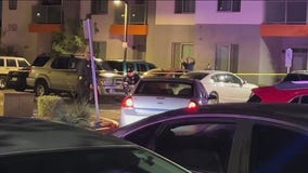 1 dead, 1 seriously hurt in downtown Phoenix apartment shooting
