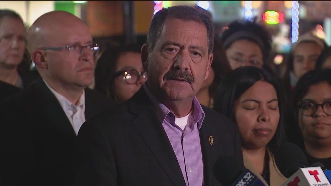 Local Chicago leaders warning about immigration operations