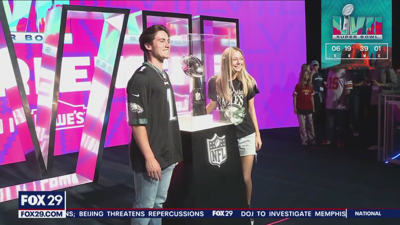 Eagles fans take part in Phoenix’s Super Bowl Experience