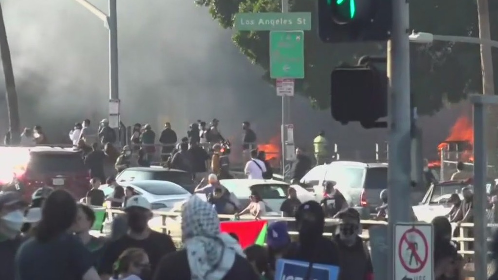 Police brace for 4th day of anti-ICE protests in LA