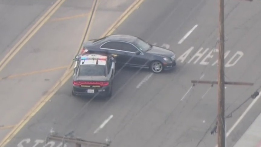 Burglary suspects lead high-speed pursuit