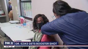 Illinois' top doctor receives COVID-19 booster in Aurora