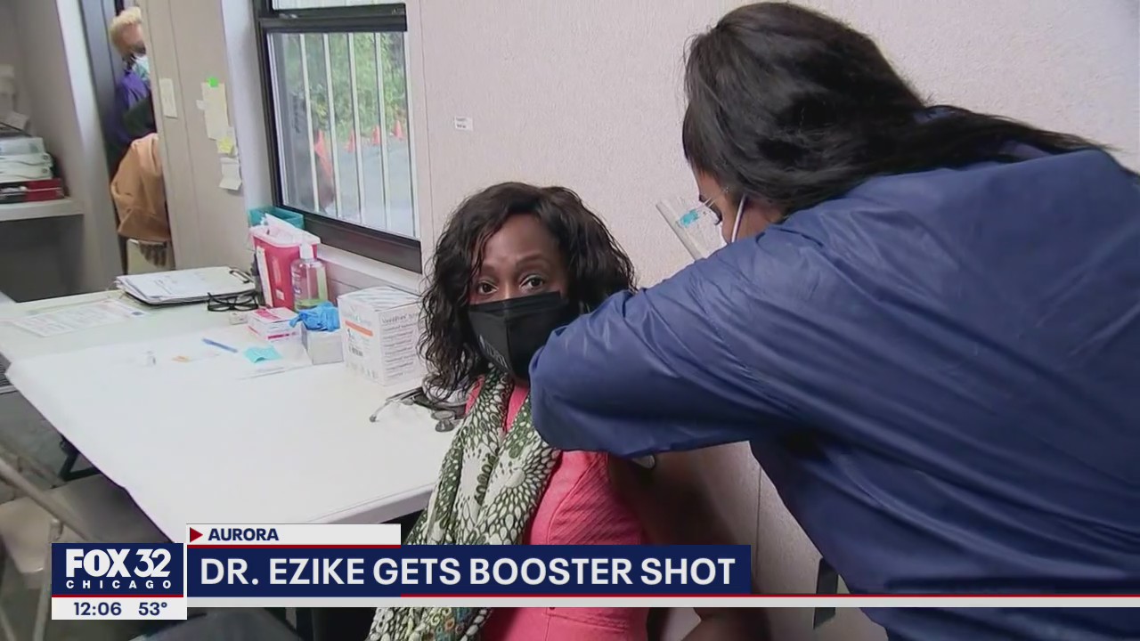 Illinois' top doctor receives COVID-19 booster in Aurora
