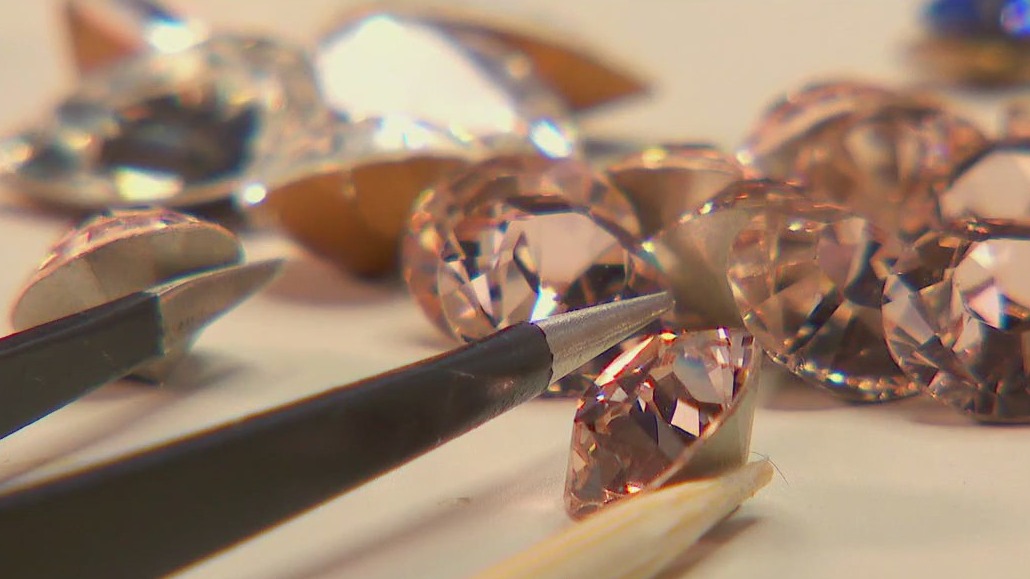 MN jewelry maker helps domestic abuse victims