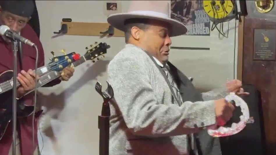 Unity through the Blues: Music comes alive at Chicago south side lounge