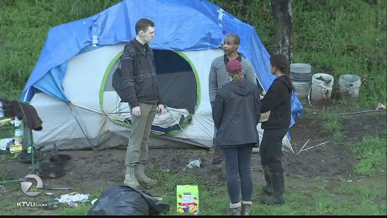 Santa Clara University students visit San Jose's homeless as part of curriculum