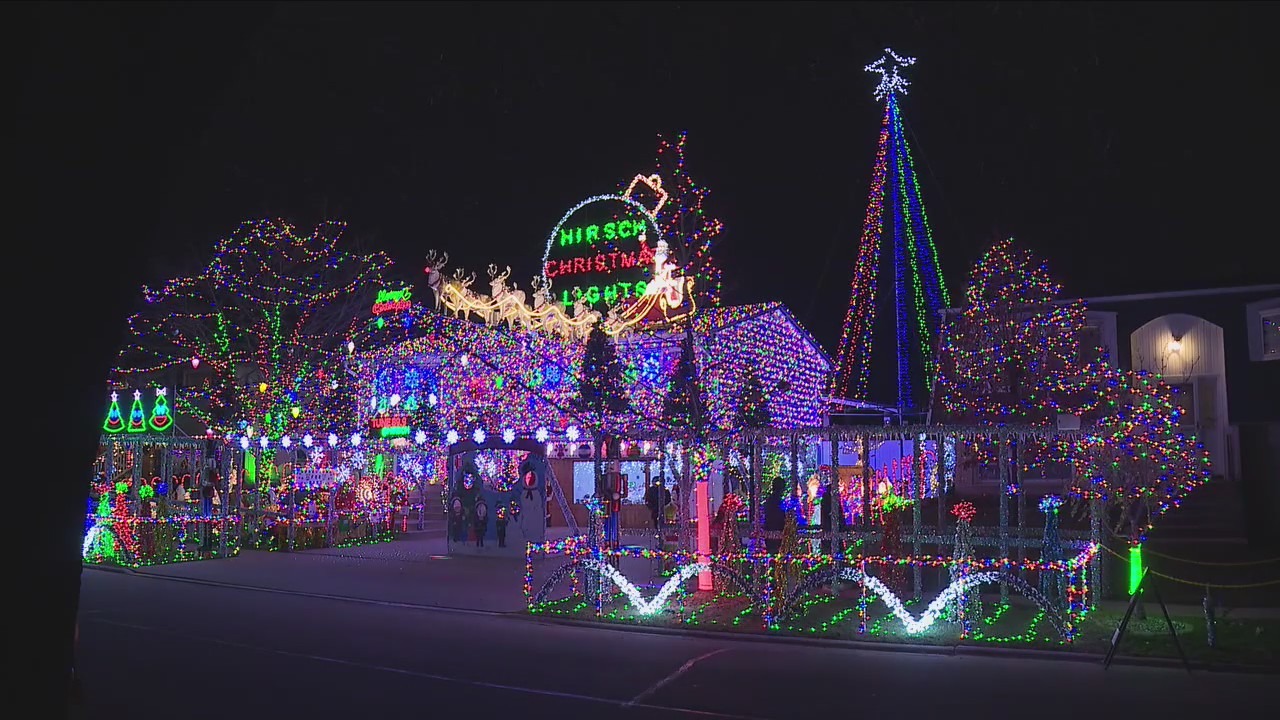 Tinley Park home's Christmas lights dazzle for a good cause