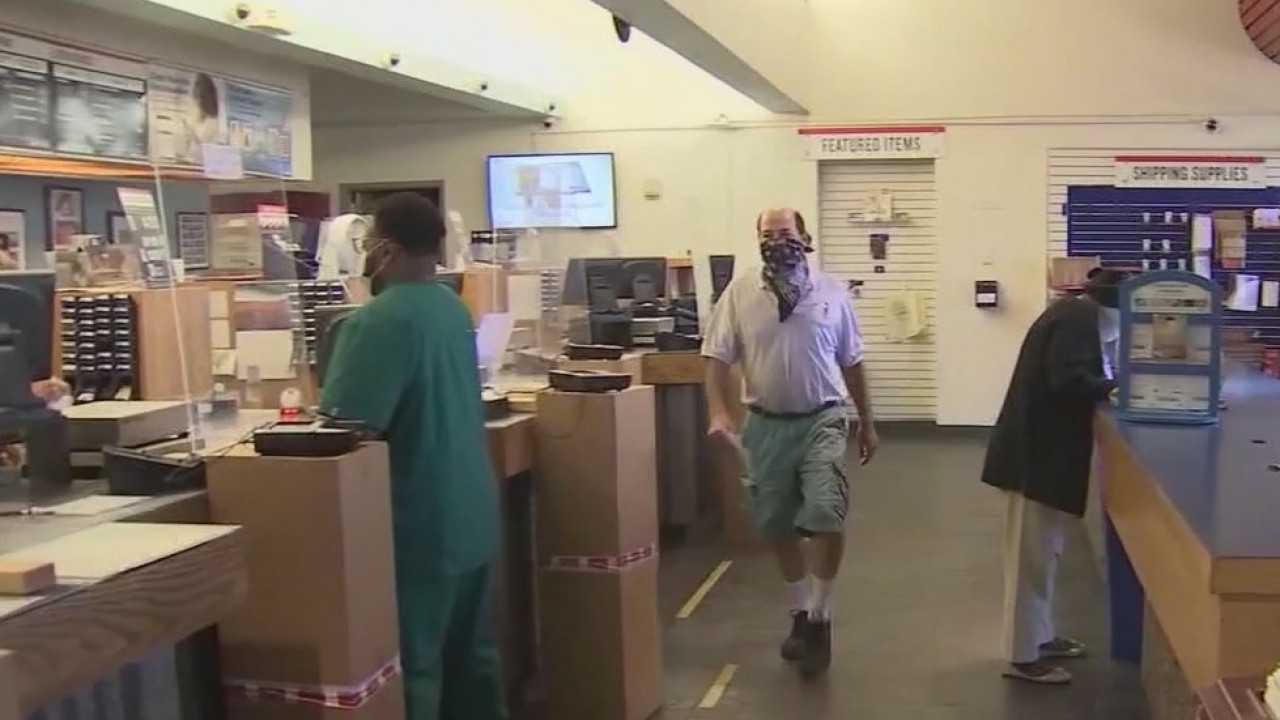 Holiday shipping deadlines loom as Christmas is just days away