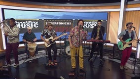 Superf?nicos performs "La Semilla"