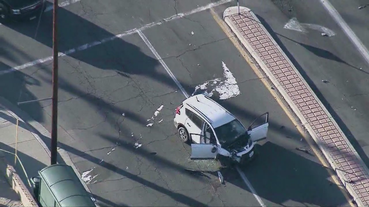 Carjacking leads to chase, fatal crash in Palmdale