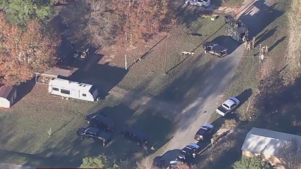 Standoff continues with murder suspect | FOX 26 Houston