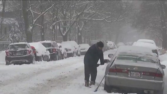 City officials prepare as travelers rush to get ahead of Chicago snowstorm