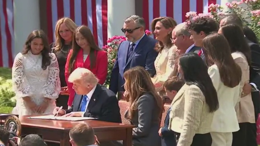 Aledo teen attends White House bill signing