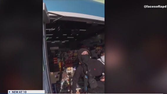 7-Eleven broken into, looted by group of teenagers