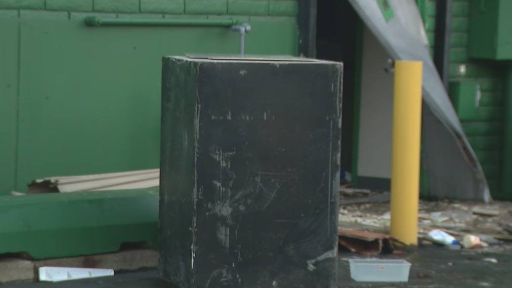 Safe left behind after attempted Detroit smash-and-grab