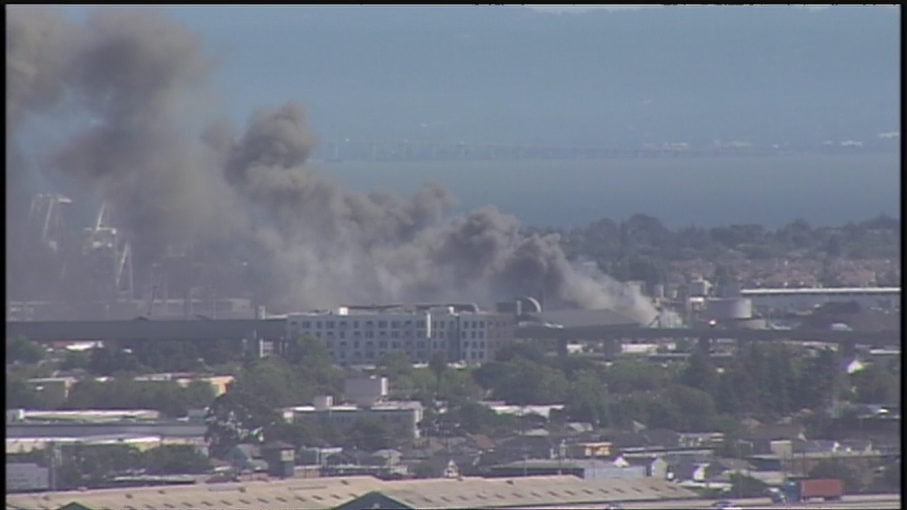 Firefighters working to contain blaze near the Port of Oakland