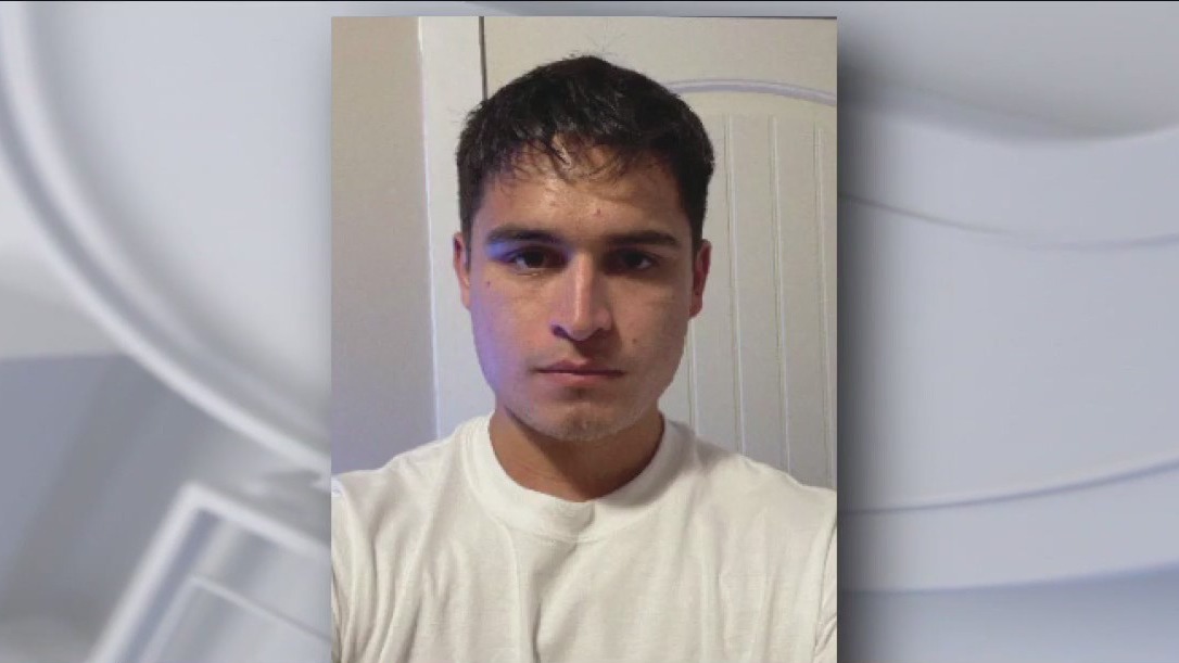 Houston man accused of stealing-selling explicit images