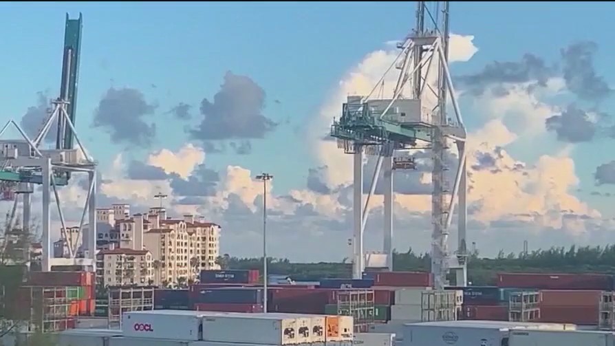 Durbin speaks about impact of tariffs on Illinois