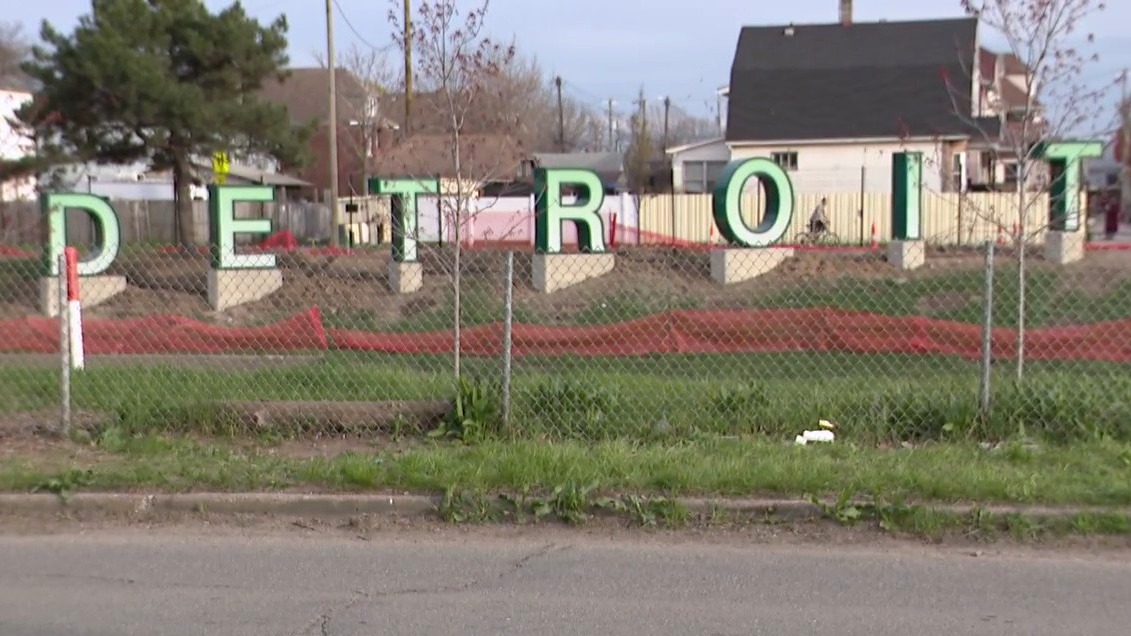 Detroit's "Hollywood" style sign made fun of on social media