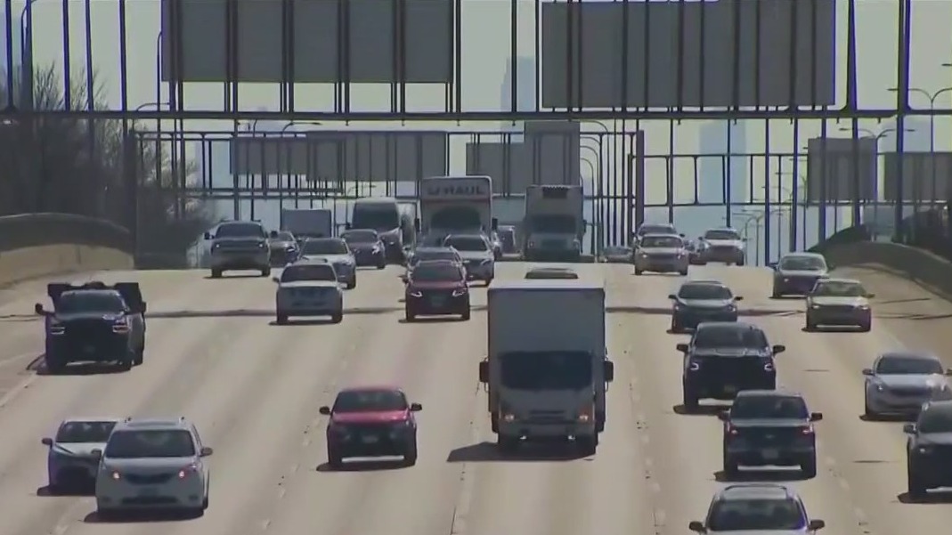 Kennedy Expressway construction begins Monday, expect delays | FOX 32 ...