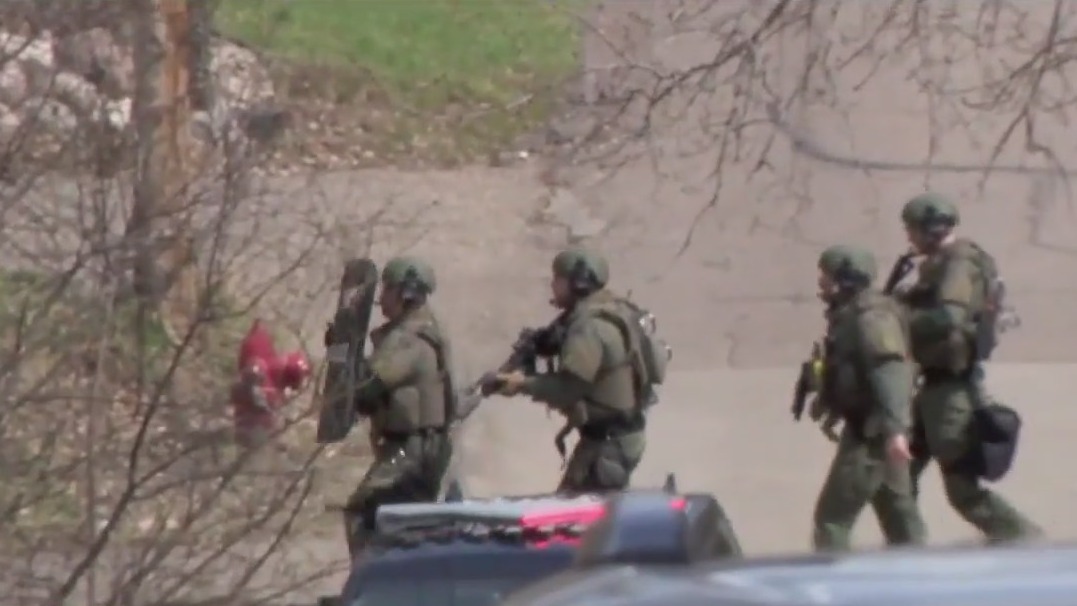 Minnetonka shooting: 2 deputies hurt, suspected gunman killed during attempted arrest