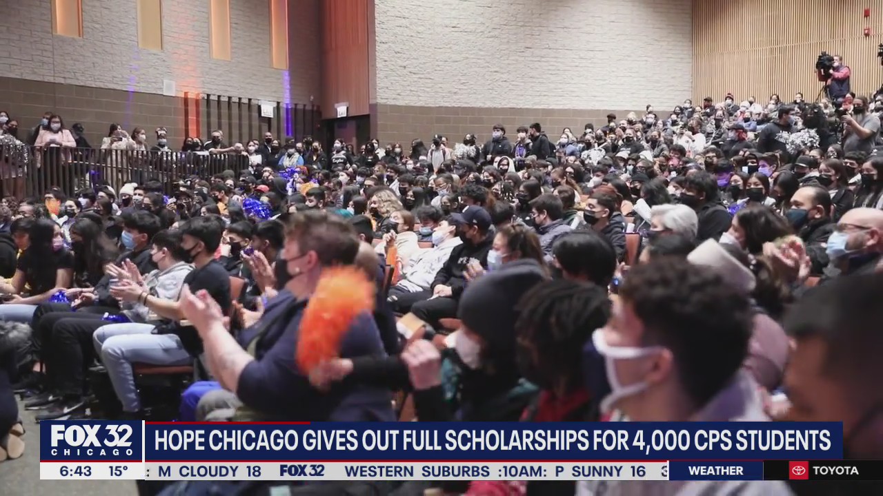 4,000 Chicago students and parents receive full ride college scholarships