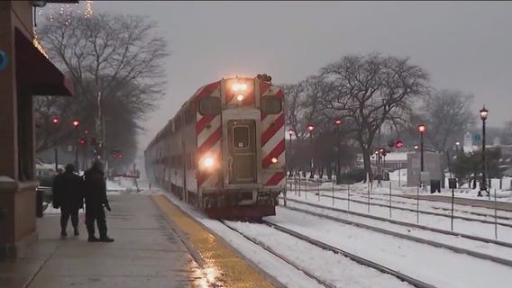 Metra reporting delays due to winter storm