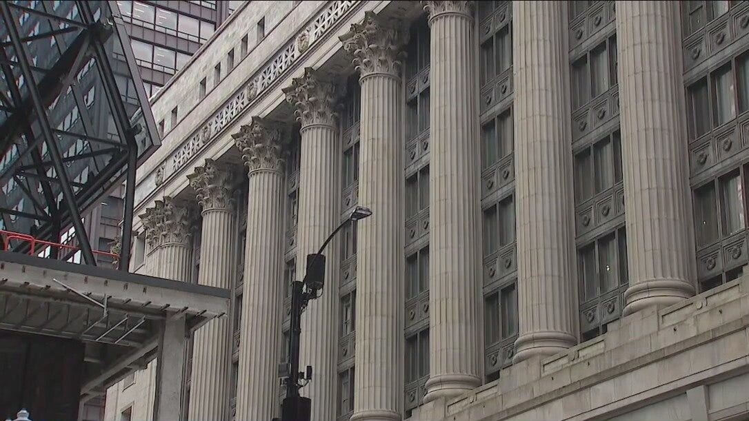 Possibility of Chicago government shutdown grows