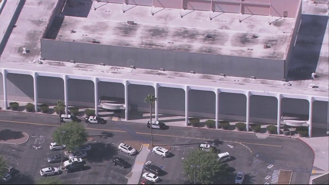 Westfield Topanga Mall in Canoga Park evacuated after reports of shots fired