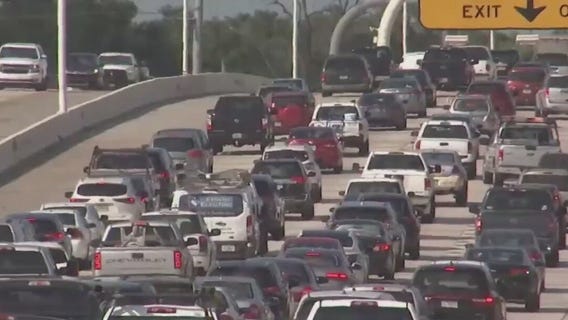 Travelers flocking to airports for Christmas