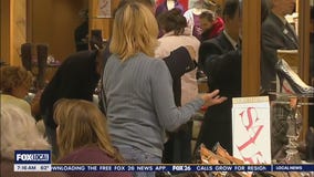 Holiday shopping deals dip