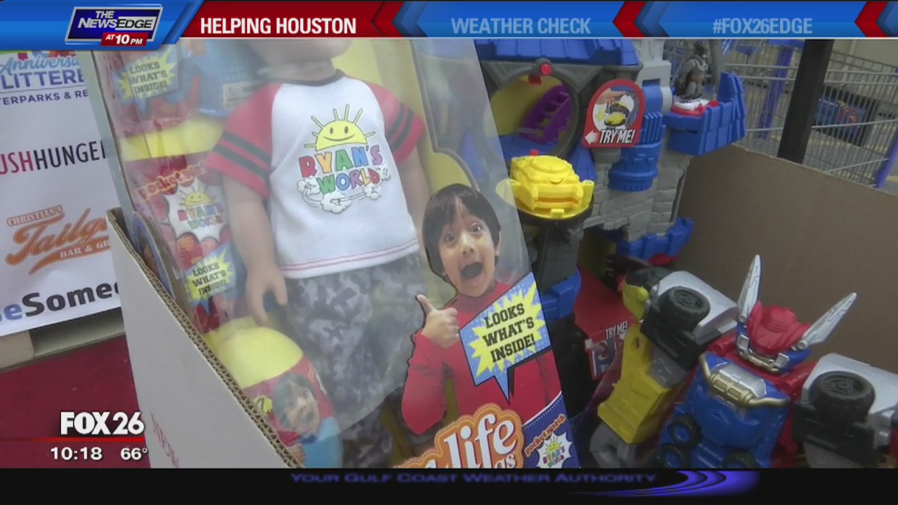 Man lives in pod at Walmart to receive 10,000 lbs. of food donations for children anticipating Christmas presents