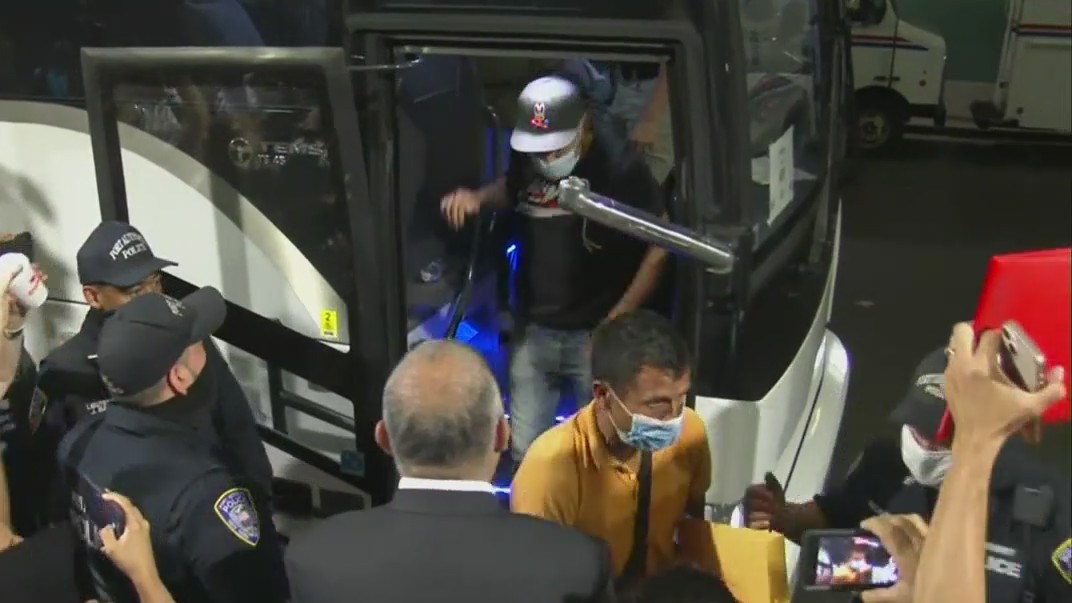 More migrants arrive in New York City from Texas