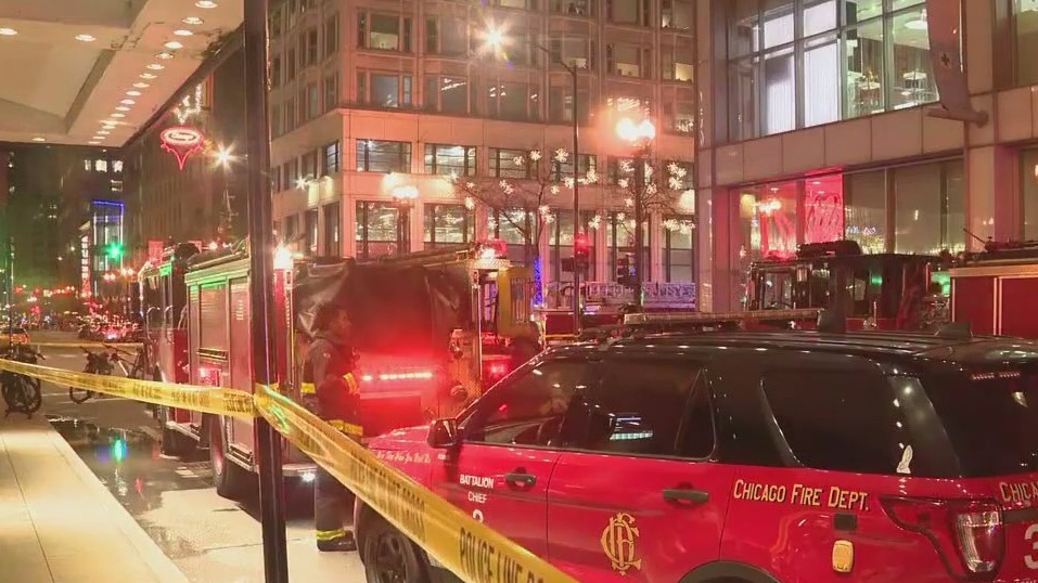 Fire reported at Loop high-rise | FOX 32 Chicago