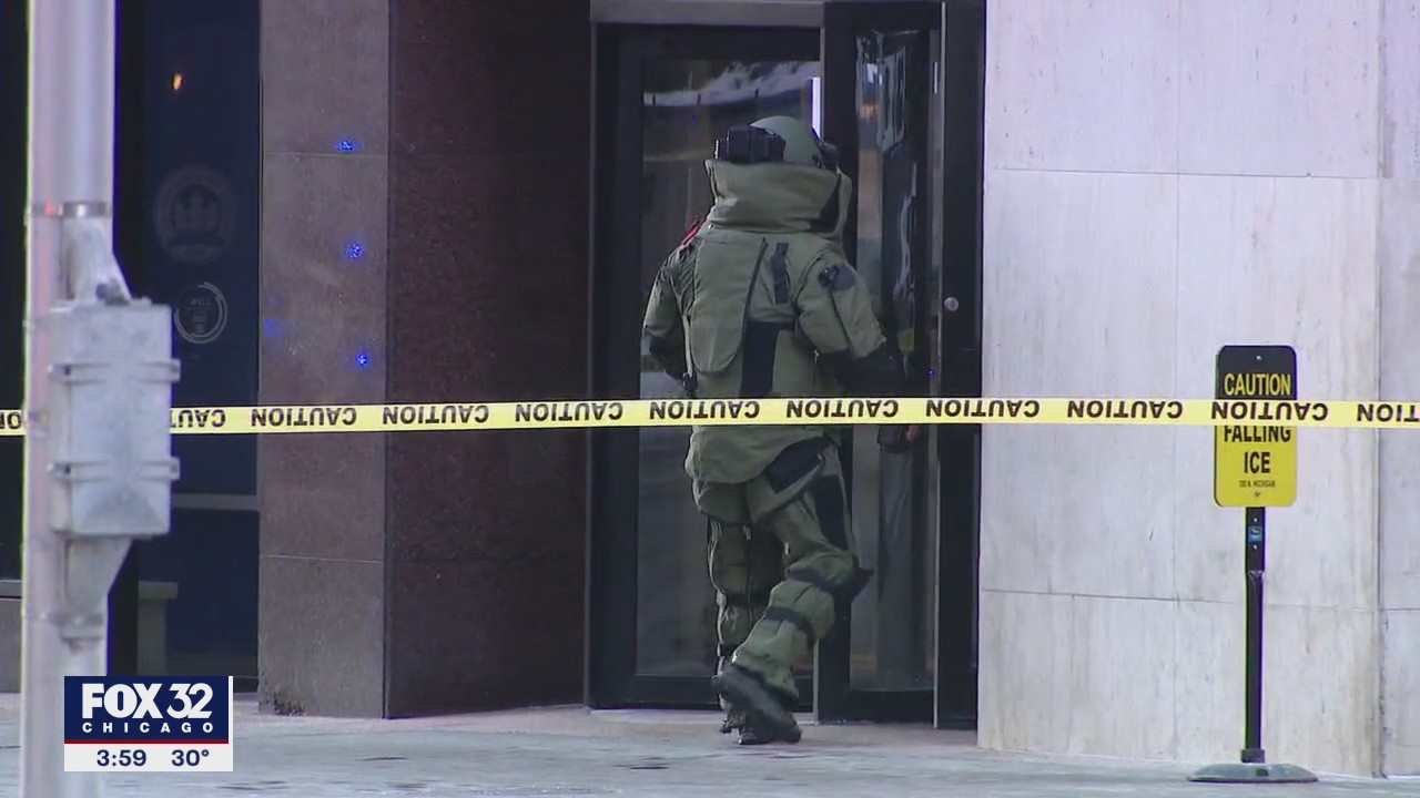 Suspicious package found in Chicago's Loop; police robot brought in for investigation