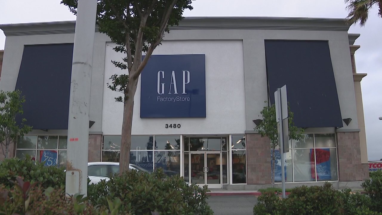Family accuses Inglewood GAP store of racially profiling teen daughter