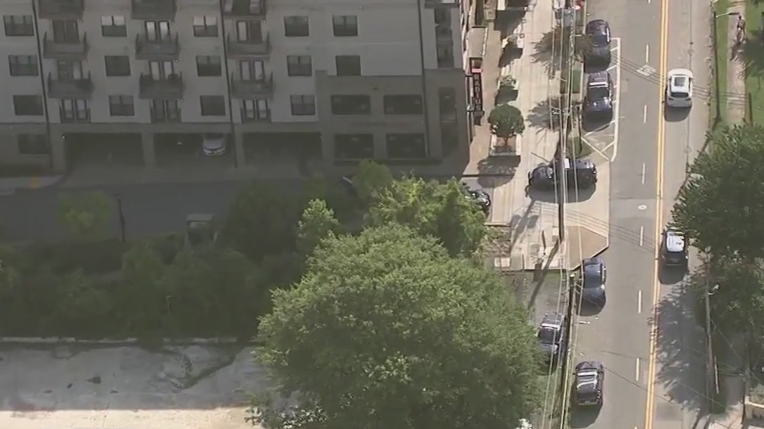 Man reportedly barricaded in West Midtown apartment | FOX 5 Atlanta