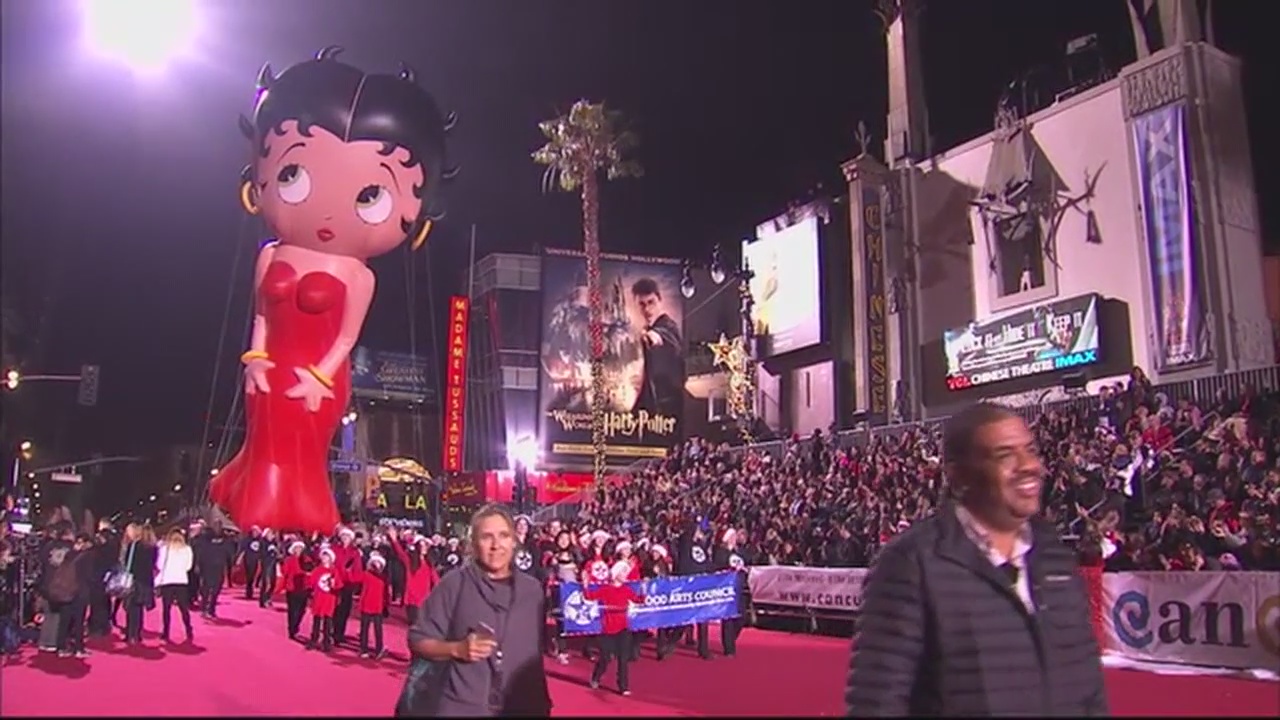 Thousands line up for Hollywood Christmas Parade