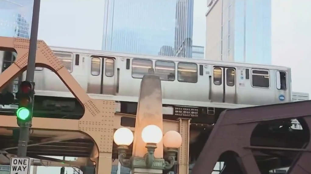 Man dies after falling onto third rail at CTA Brown Line station in River North