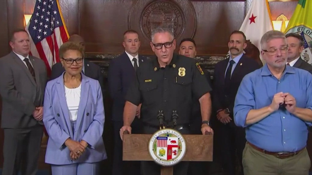 LA mayor names new fire chief