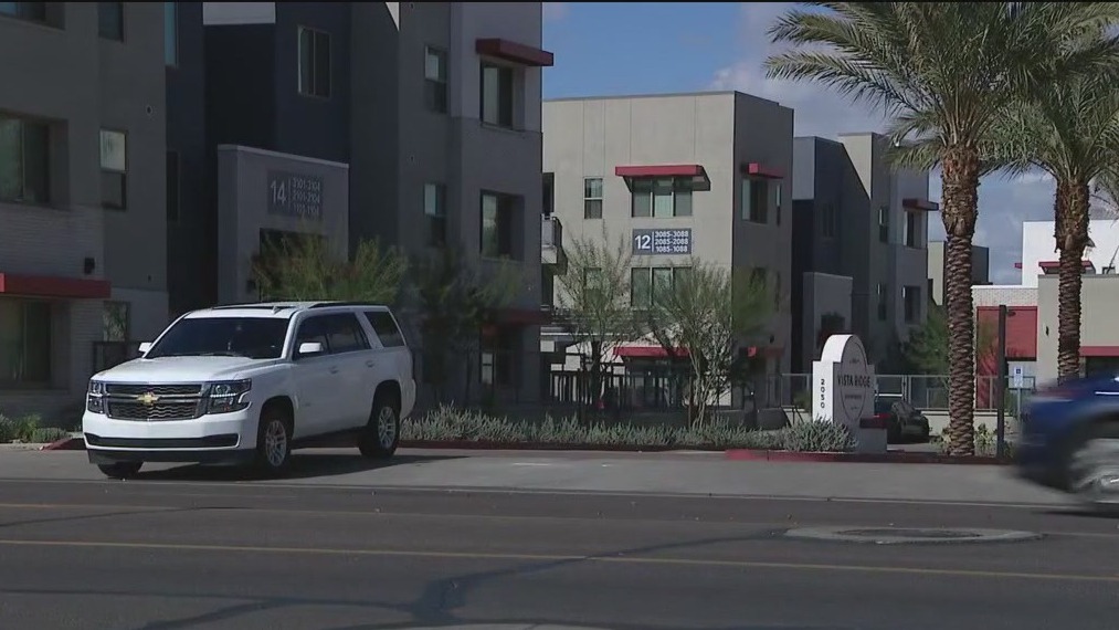 Toddler dies after being pulled from bathtub | FOX 10 Phoenix