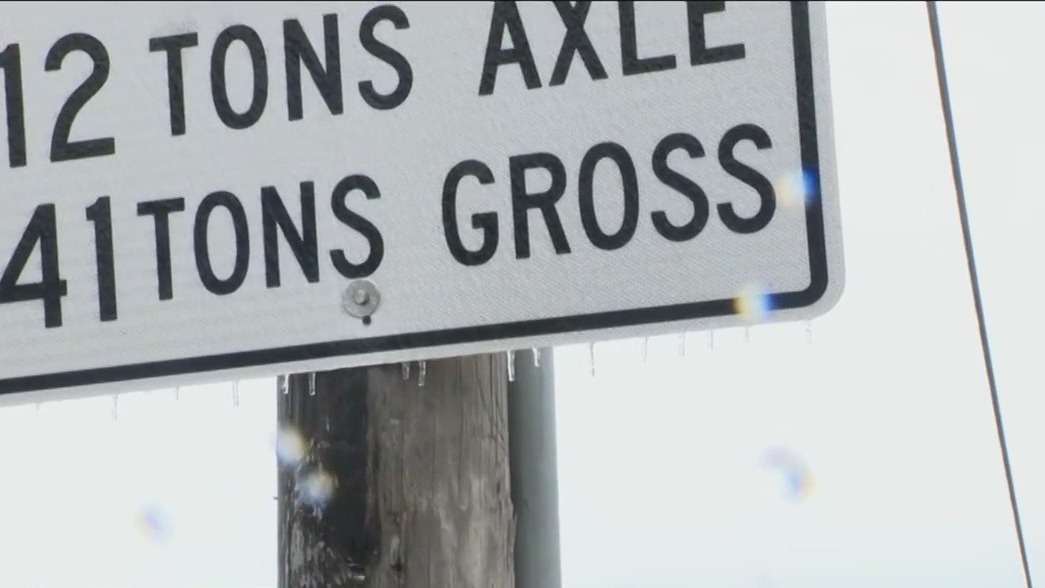 Freezing rain creating dangerous conditions around the Chicago area