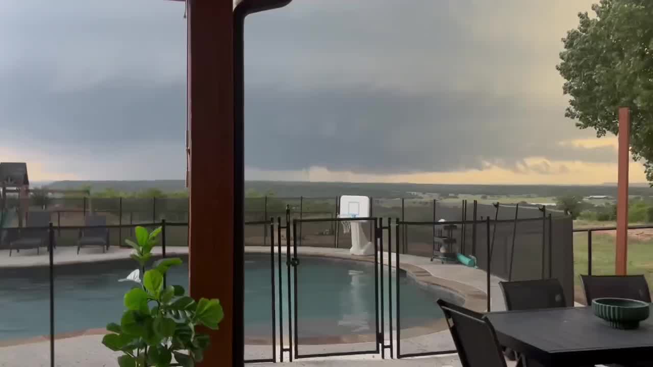Severe weather in Santo, Texas