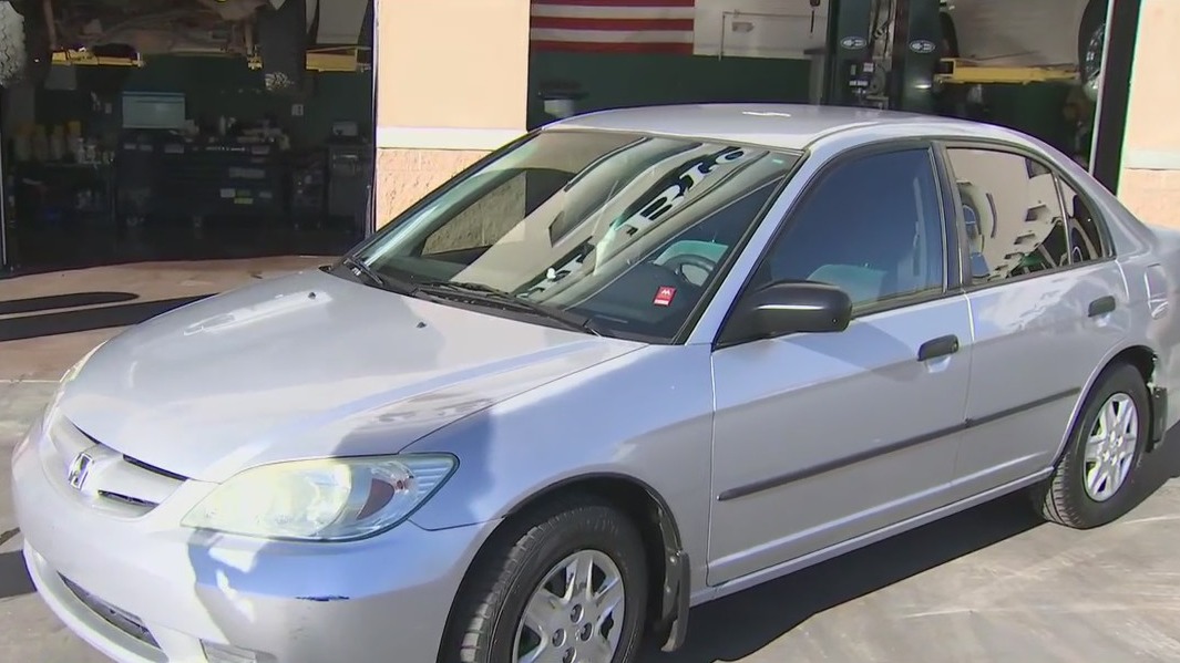 Gilbert auto shop donates car to Valley mother