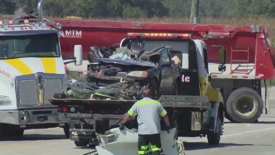 2 South Elgin High School students killed in crash; 3 others injured