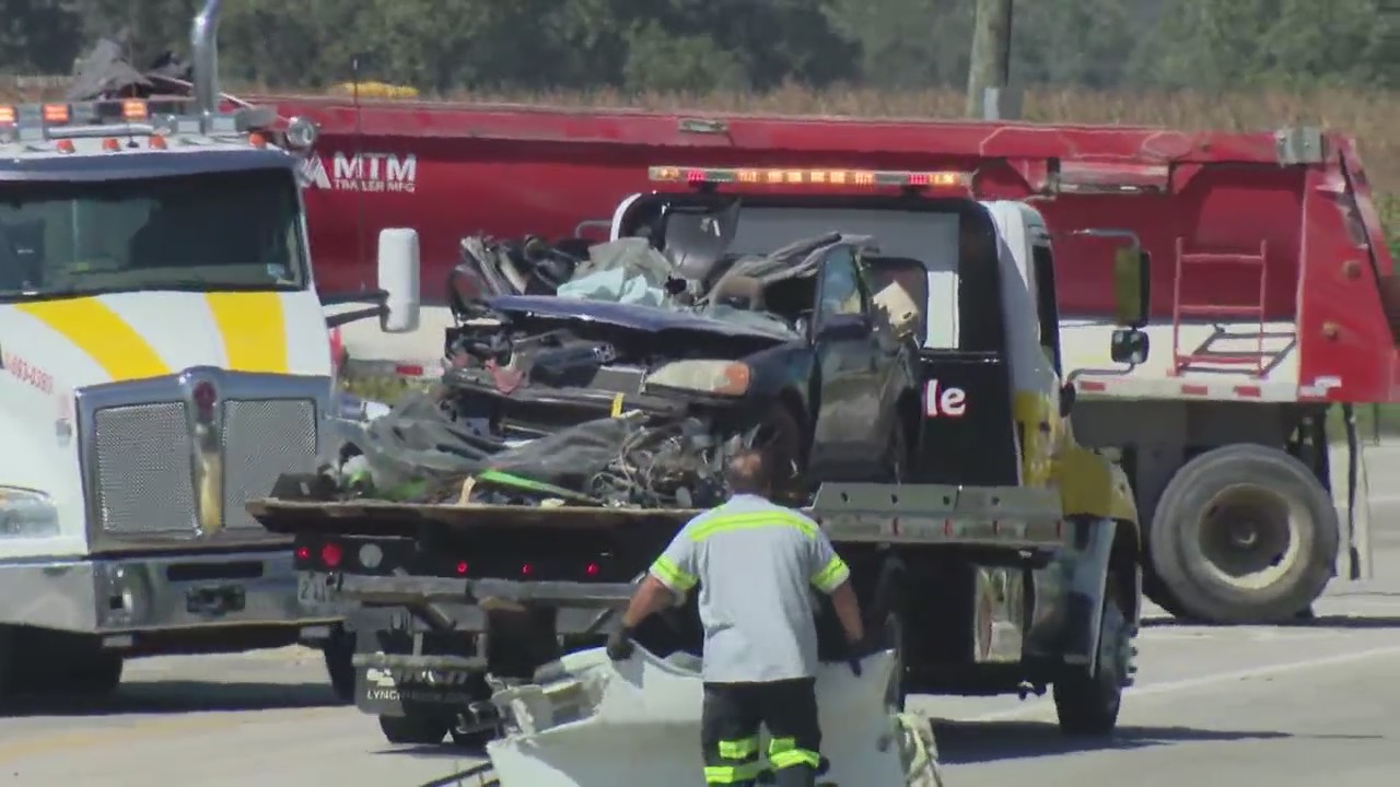 2 South Elgin High School students killed in crash; 3 others injured