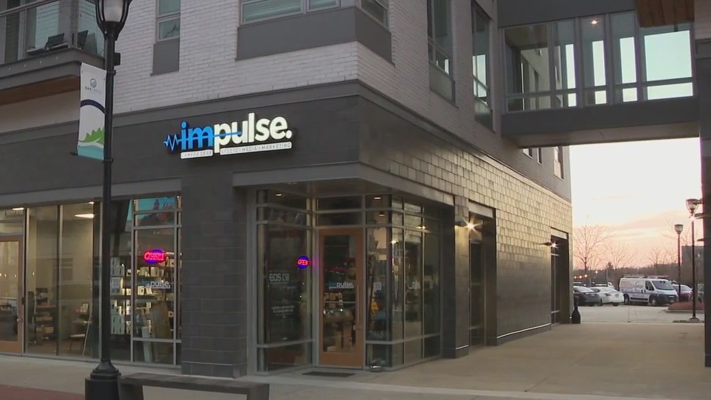 Camera shop conned, out $34K of equipment